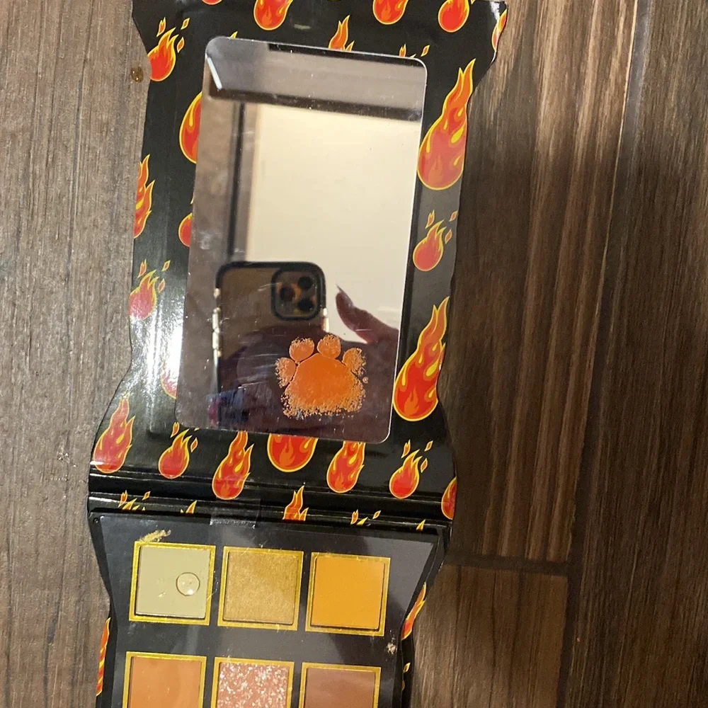 Cheetos Flamin Hot Eyeshadow Palette Brand New Hot Colors!